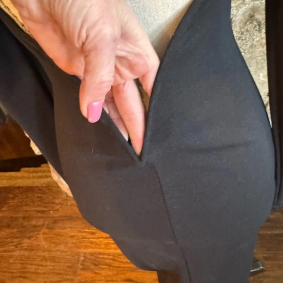 Lulu’s NWT, classy, sexy, show your fabulous curves❣️ - Picture 4 of 7